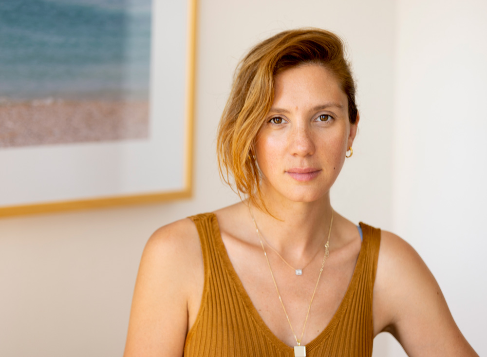 Portrait of Elâ Atakan, writer and independent curator.